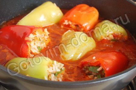 Перец, фаршированный овощами и рисом