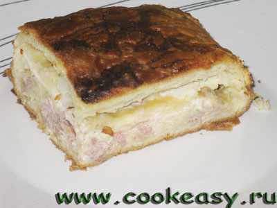 Слоеный пирог с мясом и сыром