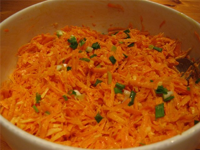 Салат из моркови с изюмом