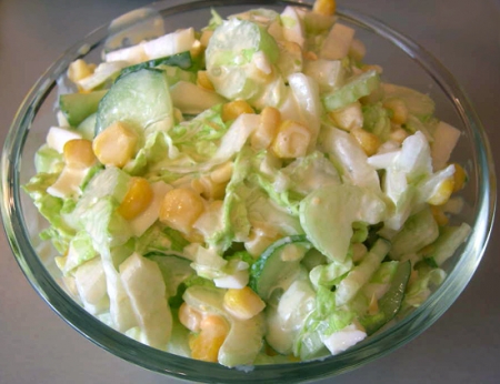Салат из овощей с кукурузой