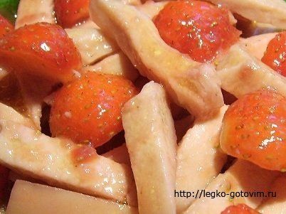 Салат из курицы с клубникой на сайте e-da.tv Салат из курицы с клубникой на сайте e-da.tv