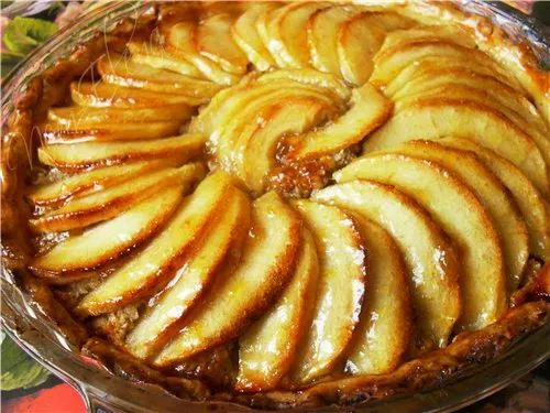 Пирог сельский с орехами и яблоками