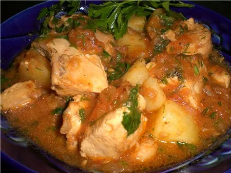 Курица тушеная с жареным арахисом