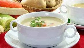 Картофельный суп с сельдереем, сливочным сыром и чеддером