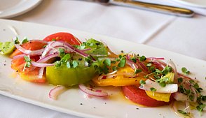 Рецет - Салат с томатами и авокадо
