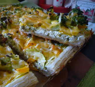 Рецепт овощного пирога с начинкой из трёх сыров