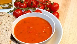 Томатный суп с чечевицей и корейкой из духовки