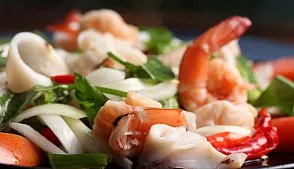 Вкусный салат с морепродуктами