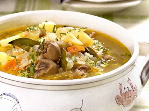 Рассольник с почками на говяжьем бульоне