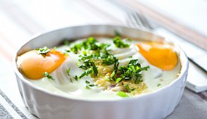 Рецепт - Запеченные яйца с томатами