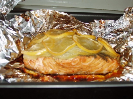 Лосось в фольге в духовке. Как запечь лосося в духовке в фольге – прекрасный рецепт.