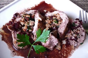 Свинина с каперсами – восхитительное праздничное блюдо к 8 марта. 