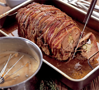 Свинина с каперсами – восхитительное праздничное блюдо к 8 марта. 