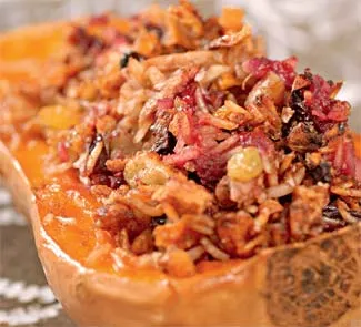 Запеченная тыква с яблоками, орехом и изюмом