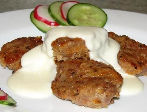 Котлеты из баранины с сырным соусом