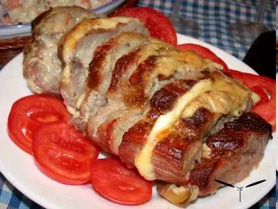 Мясо, запеченное с сыром и яйцами