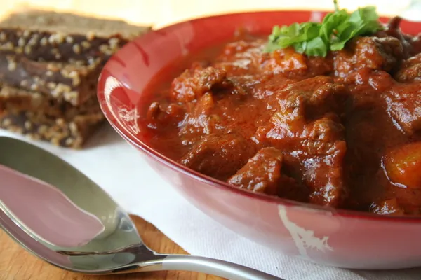 Отбивные из печени с яйцом и сыром