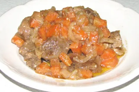Поджарка из свинины с яблоками