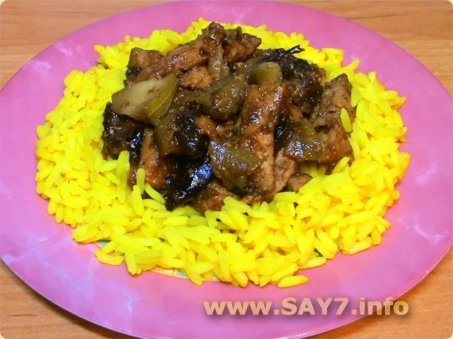 Свинина с черносливом и яблоками