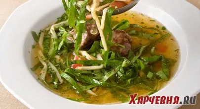 Бульон из баранины со шпинатом и белыми грибами
