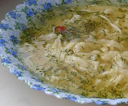 Бульон с домашней лапшой