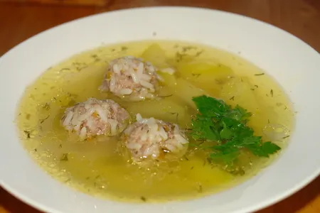Бульон с мясными фрикадельками