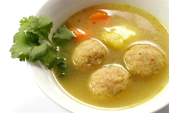 Бульон с картофельными клецками
