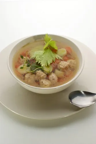 Бульон с куриными шариками