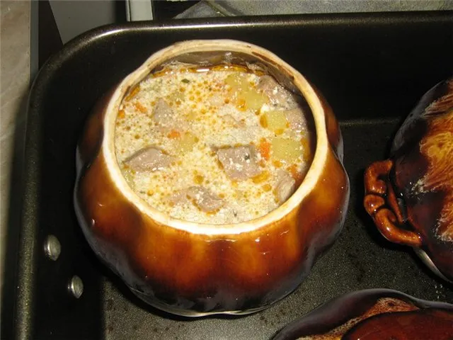Бульон с овощами и цыпленком в горш