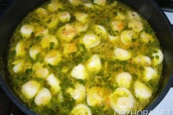 Бульон рыбный с пельменями