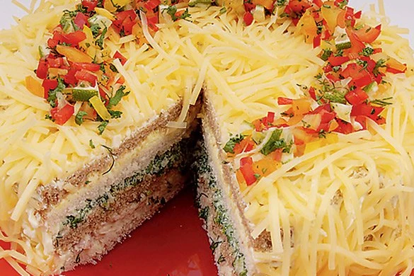 Мясной бутербродный торт с печенью и телятиной под масляным кремом
