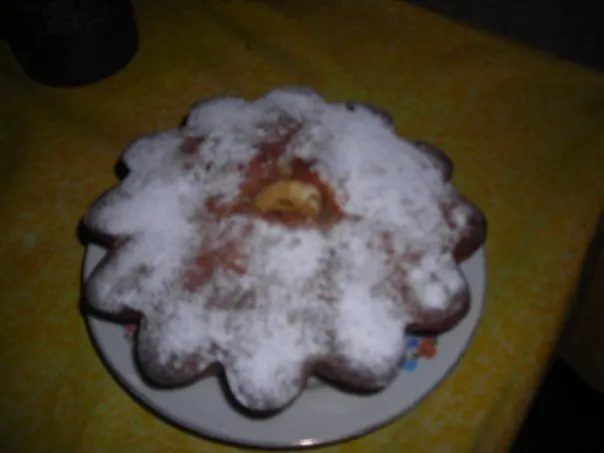 Банановый десерт с мороженым и кокосовой стружкой