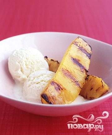 Жареный ананас с мороженым