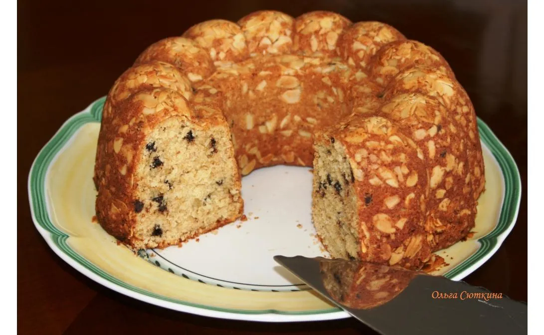 Кофейный кекс со сметаной и орехами, пропитанный кофейным сиропом с коньяком