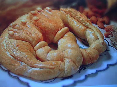 Крендель с миндалем
