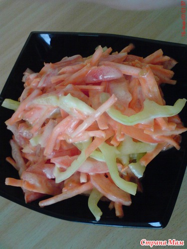 Салат из помидоров, моркови и перца