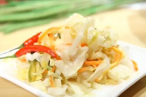 Маринованная капуста с тмином и сливой