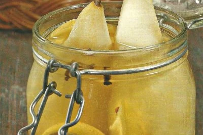 Груша в сливовом пюре
