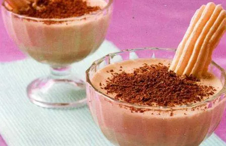 Кофейный мусс с желатином, палочками безе и шоколадом
