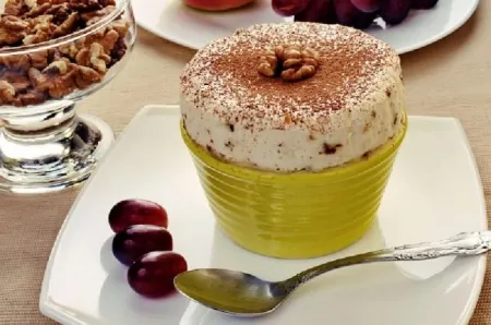 Творожный мусс с медом и грецкими орехами