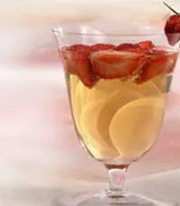 Клубничный боуль с мелиссой