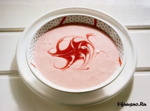 Взбитые сливки с вином и сахаром