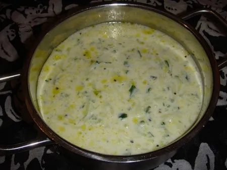 Огуречный суп с йогуртом и орехами