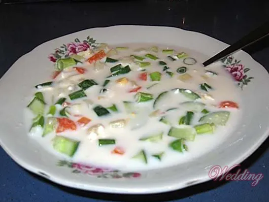 Окрошка на фруктовом настое с листовым салатом