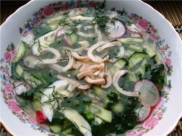 Окрошка с кальмарами на хлебном квасе