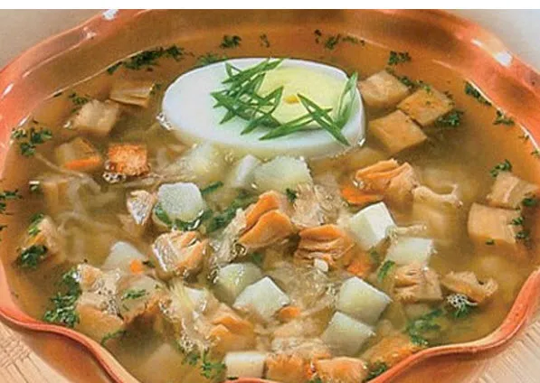 Постная окрошка с солёными грибами и картофелем