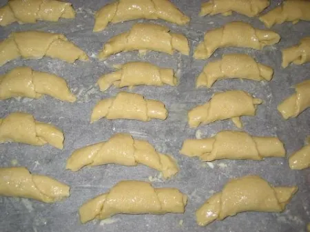 Лимонное печенье на белках, склеенное джемом и покрытое шоколадом