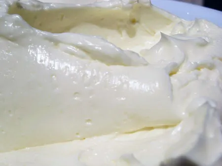Масляный крем со сгущёнкой и ромовой эссенцией