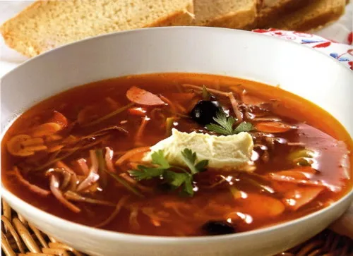 Солянка сборная мясная с почками и каперсами