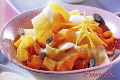 Салат из моркови с манго